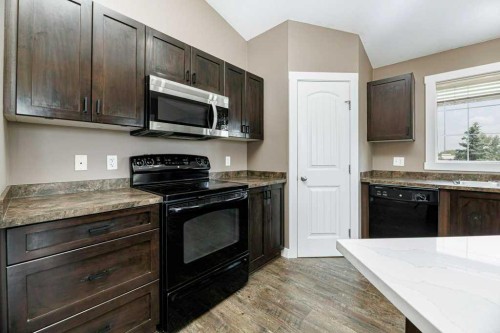 824-31 Jamieson Avenue, Red Deer, AB - Indoor Photo Showing Kitchen