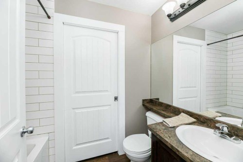 824-31 Jamieson Avenue, Red Deer, AB - Indoor Photo Showing Bathroom
