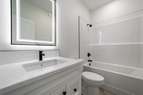 5737 55 Avenue, Camrose, AB - Indoor Photo Showing Bathroom