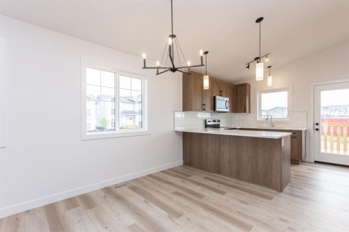 5 Beacon Hill Drive, Sylvan Lake, AB - Indoor Photo Showing Kitchen