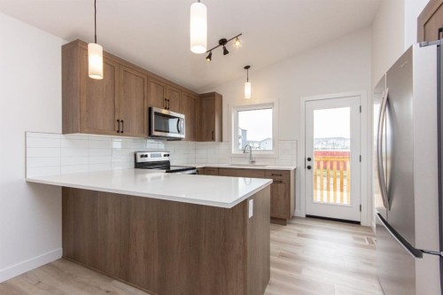 5 Beacon Hill Drive, Sylvan Lake, AB - Indoor Photo Showing Kitchen With Upgraded Kitchen