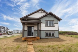 5 Beacon Hill Drive  Sylvan Lake, AB T4S 0S9