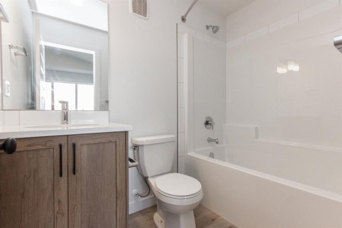 5 Beacon Hill Drive, Sylvan Lake, AB - Indoor Photo Showing Bathroom