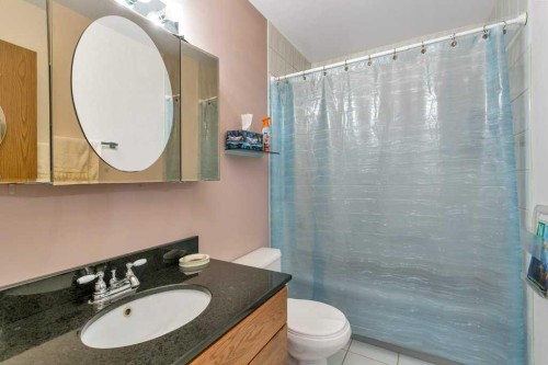 6739 59Th Avenue, Red Deer, AB - Indoor Photo Showing Bathroom