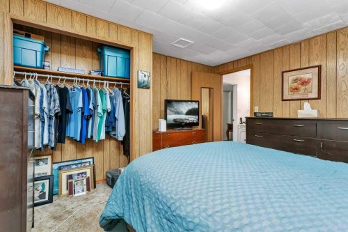 6739 59Th Avenue, Red Deer, AB - Indoor Photo Showing Bedroom