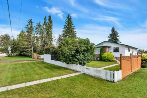 6739 59Th Avenue, Red Deer, AB - Outdoor