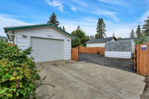 6739 59Th Avenue, Red Deer, AB - Outdoor