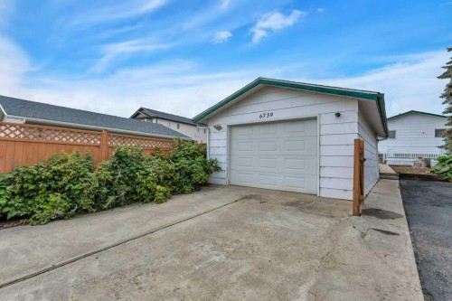 6739 59Th Avenue, Red Deer, AB - Outdoor
