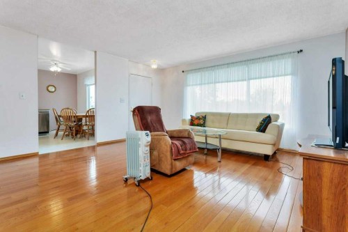 6739 59Th Avenue, Red Deer, AB - Indoor Photo Showing Living Room