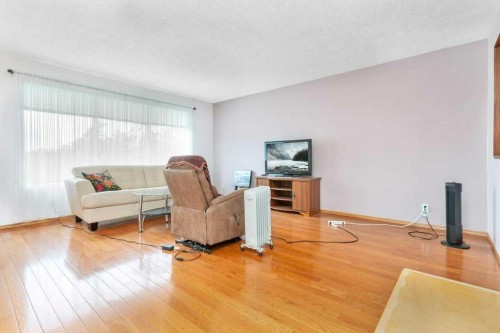 6739 59Th Avenue, Red Deer, AB - Indoor Photo Showing Living Room