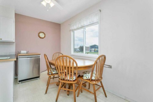 6739 59Th Avenue, Red Deer, AB - Indoor Photo Showing Dining Room
