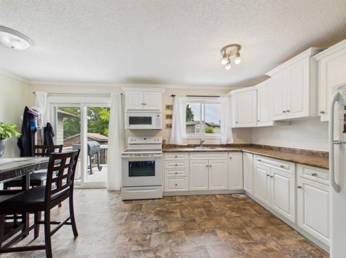 42 Greenham Drive, Red Deer, AB - Indoor Photo Showing Kitchen