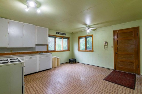 5127 50 Street, Mirror, AB - Indoor