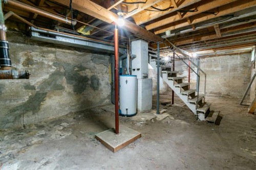 5127 50 Street, Mirror, AB - Indoor Photo Showing Basement