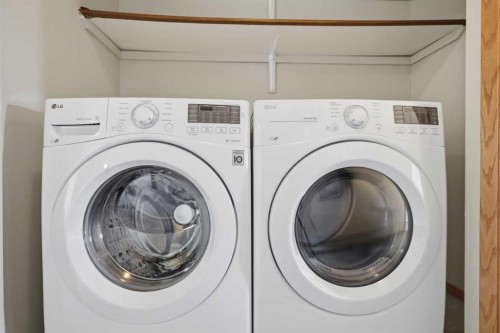 69 Durand Crescent, Red Deer, AB - Indoor Photo Showing Laundry Room