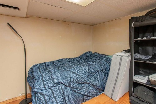 5423 50 Avenue, Lacombe, AB - Indoor Photo Showing Bedroom
