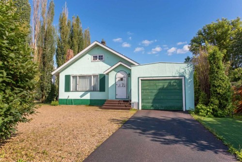 5423 50 Avenue  Lacombe, AB T4L 1S6