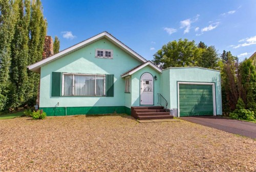 5423 50 Avenue, Lacombe, AB - Outdoor