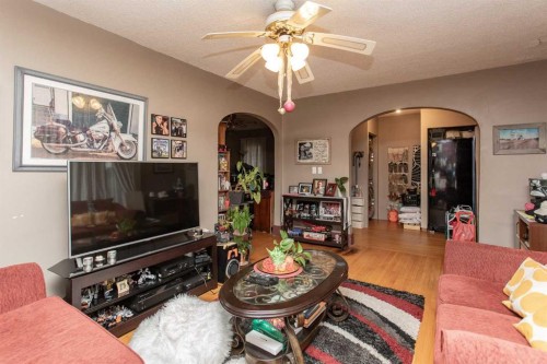5423 50 Avenue, Lacombe, AB - Indoor Photo Showing Living Room