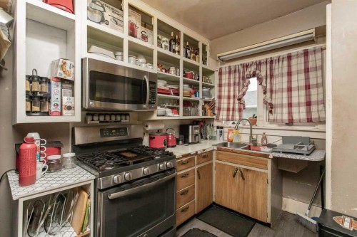 5423 50 Avenue, Lacombe, AB - Indoor