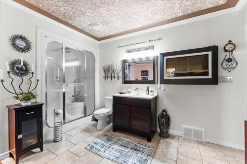 11124 110A Avenue, Edmonton, AB - Indoor Photo Showing Bathroom