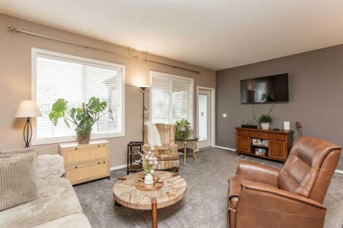 5 Tallman Close, Red Deer, AB - Indoor Photo Showing Living Room