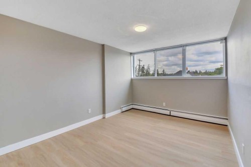 207-4820 47 Avenue, Red Deer, AB - Indoor Photo Showing Other Room
