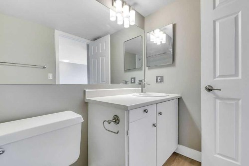 207-4820 47 Avenue, Red Deer, AB - Indoor Photo Showing Bathroom