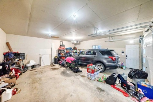 146 Morris Court, Blackfalds, AB - Indoor Photo Showing Garage