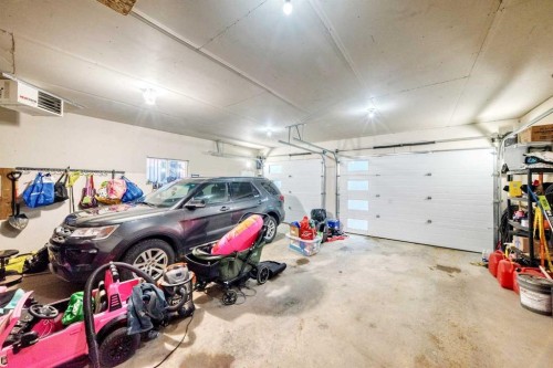 146 Morris Court, Blackfalds, AB - Indoor Photo Showing Garage