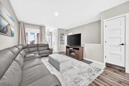 146 Morris Court, Blackfalds, AB - Indoor Photo Showing Living Room