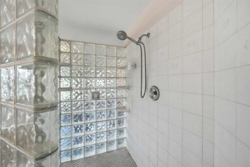 25 Ashmore Close, Red Deer, AB - Indoor Photo Showing Bathroom