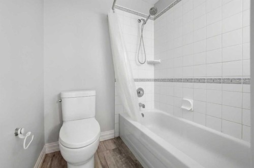 25 Ashmore Close, Red Deer, AB - Indoor Photo Showing Bathroom