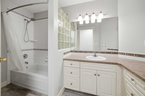 25 Ashmore Close, Red Deer, AB - Indoor Photo Showing Bathroom