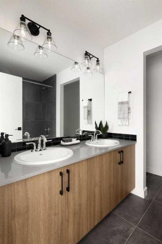 63 Annette Hill Nw, Calgary, AB - Indoor Photo Showing Bathroom