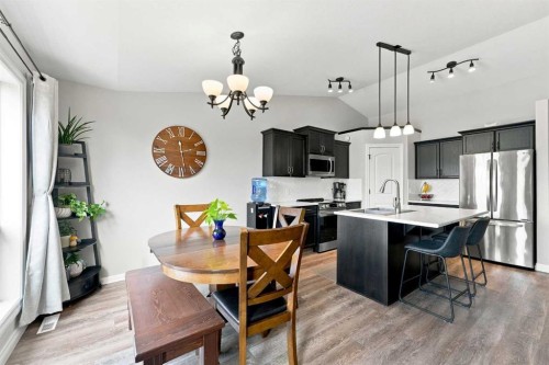 186 Robinson Avenue, Penhold, AB 