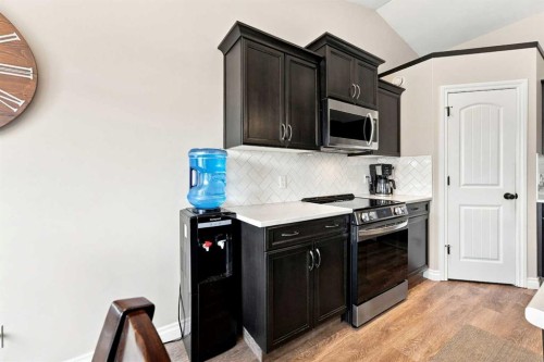 186 Robinson Avenue, Penhold, AB 