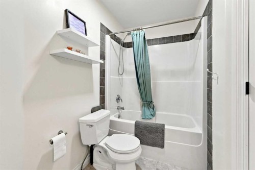 186 Robinson Avenue, Penhold, AB 