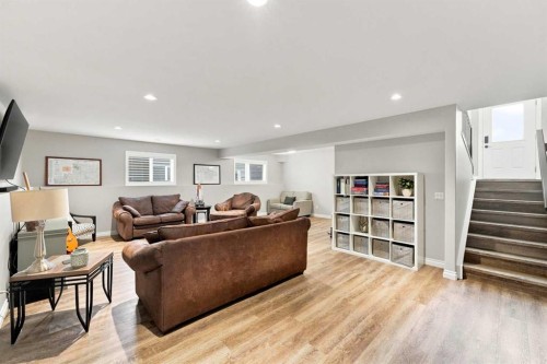 186 Robinson Avenue, Penhold, AB 