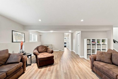 186 Robinson Avenue, Penhold, AB 