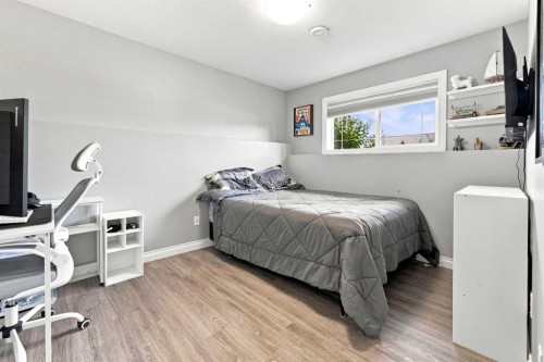 186 Robinson Avenue, Penhold, AB 