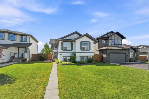 186 Robinson Avenue, Penhold, AB 