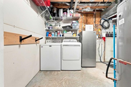 186 Robinson Avenue, Penhold, AB 