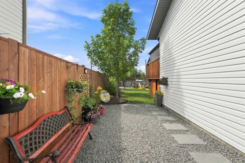 186 Robinson Avenue, Penhold, AB 