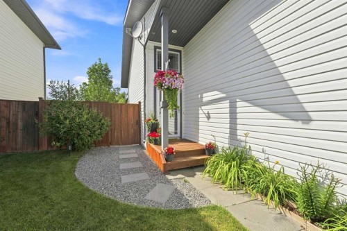 186 Robinson Avenue, Penhold, AB 