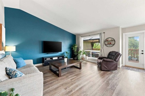 186 Robinson Avenue, Penhold, AB 