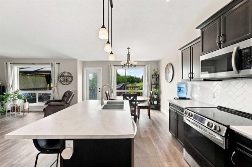 186 Robinson Avenue, Penhold, AB 