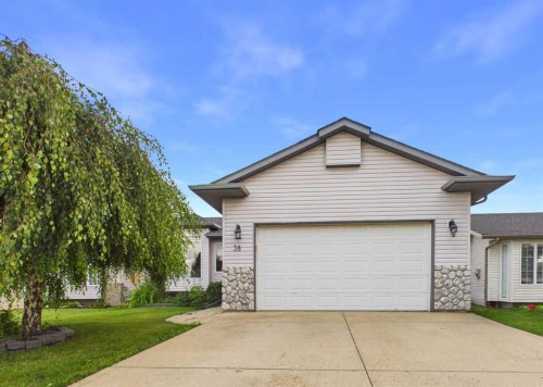 38 Elana Crescent  Lacombe, AB T4L 2K8
