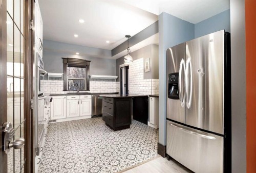4736 56 Street, Red Deer, AB - Indoor Photo Showing Kitchen With Upgraded Kitchen