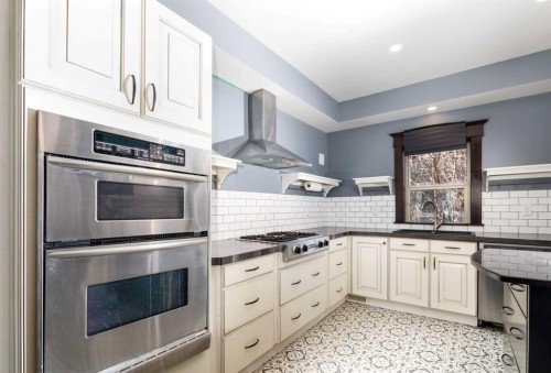 4736 56 Street, Red Deer, AB - Indoor Photo Showing Kitchen With Upgraded Kitchen